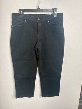 Venus Size 10 Black Denim Capris